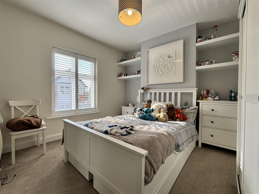 6 Avenue Road, Ashby