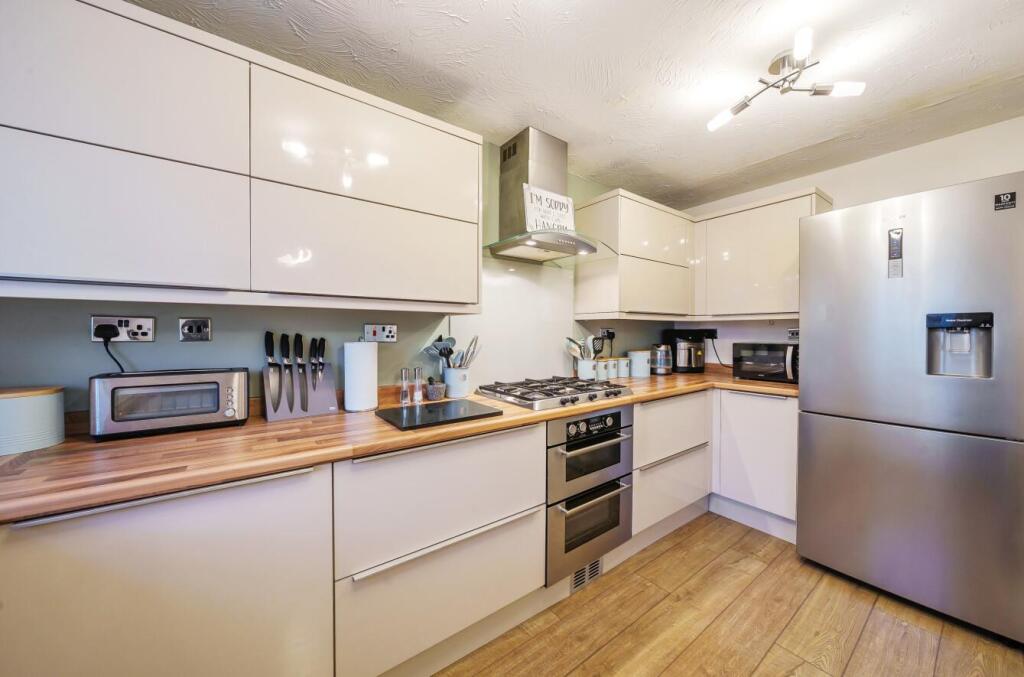 23 Lansdown Close