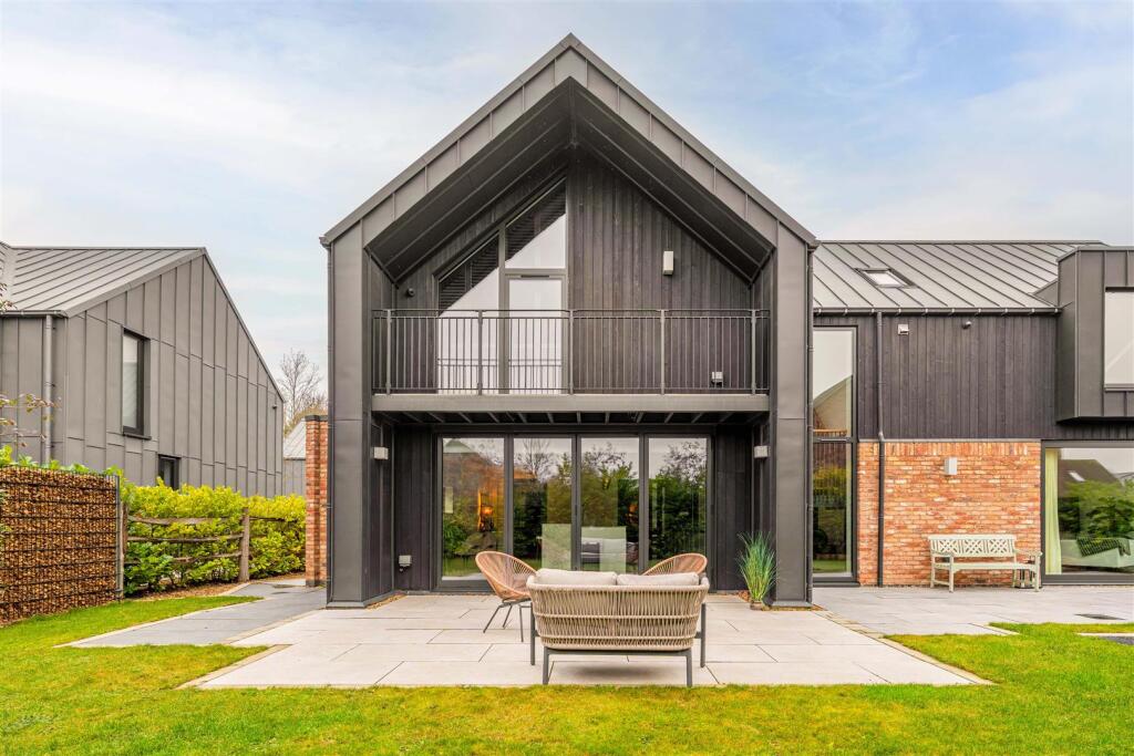 Blackthorn Barn - by Visually Rich 08906.jpg