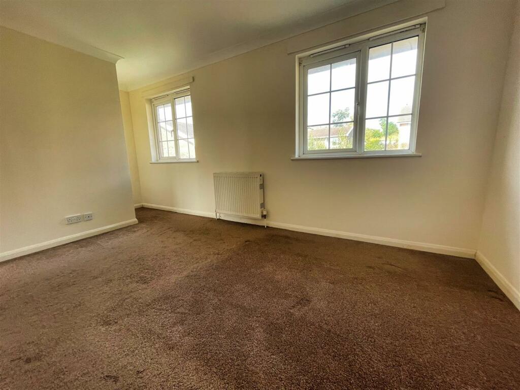 Bedroom 1.jpg