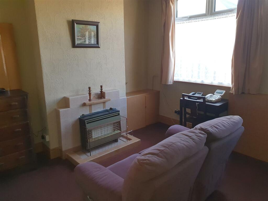 LOUNGE 3.82 X 3.44