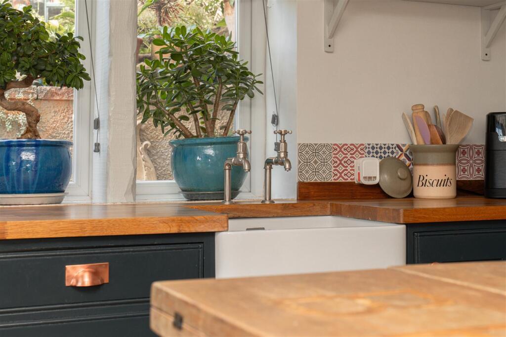 Kitchen-6.jpg