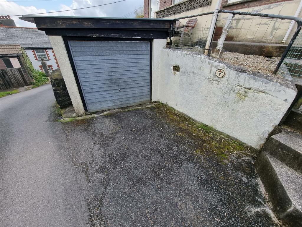 Garage &amp; Parking