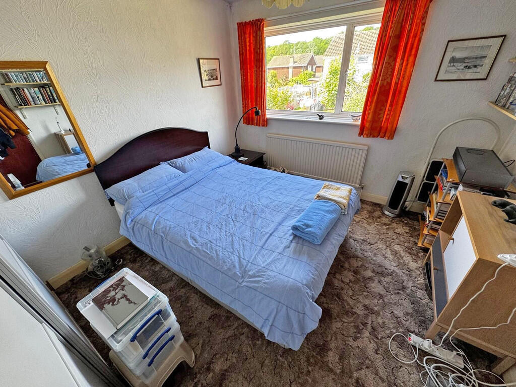 Second bedroom (1...