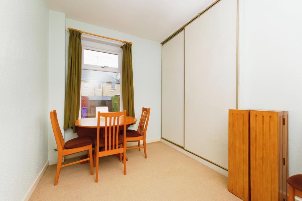 Bed 3 / Dining Room