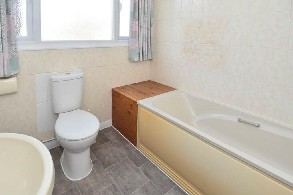 First floor bathr...