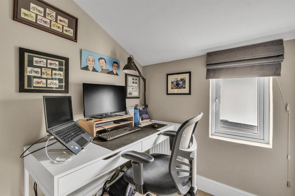 Sixth Bedroom/ Study