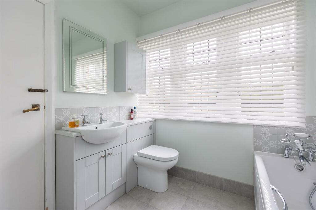 Bramble Garth Bathroom-2.jpg