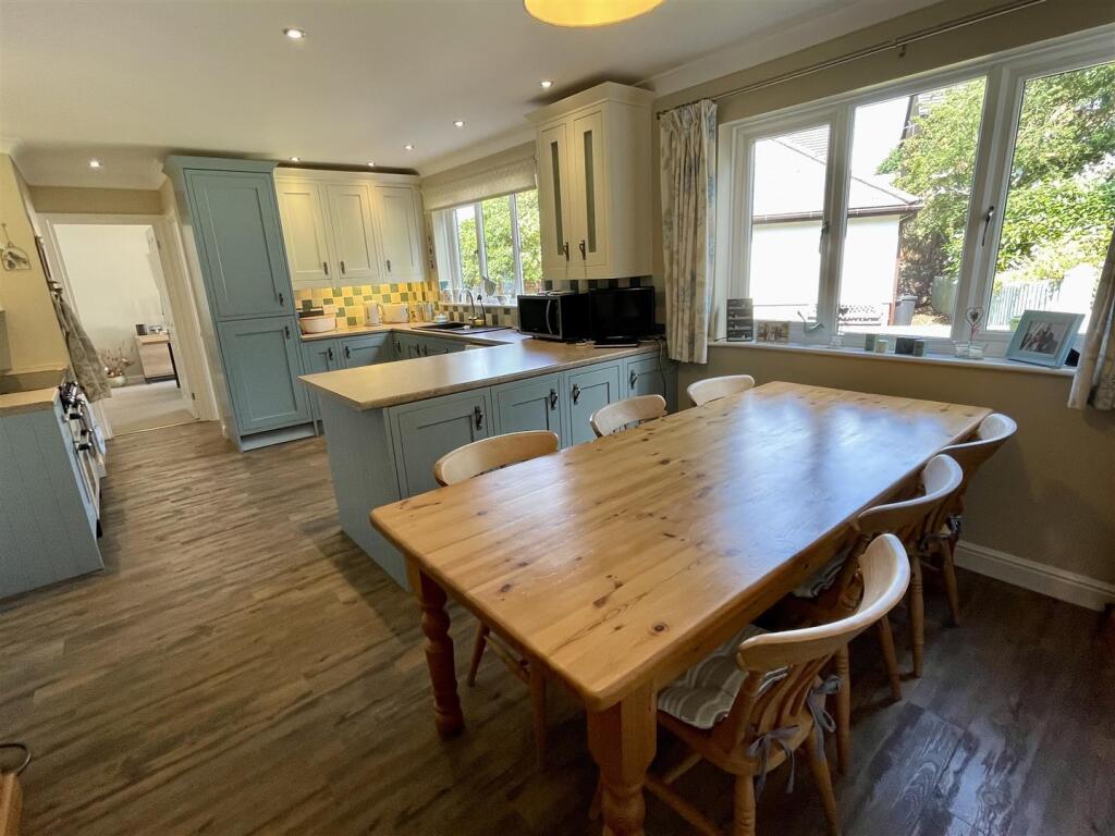 Kitchen/Breakfast Room