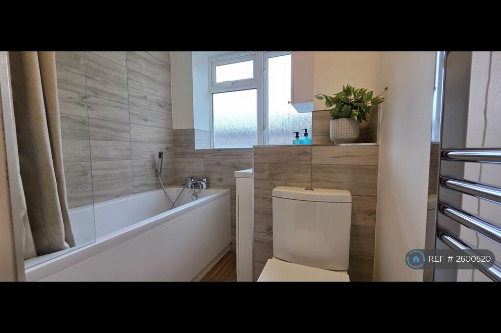 Attractive Modern Bathroom