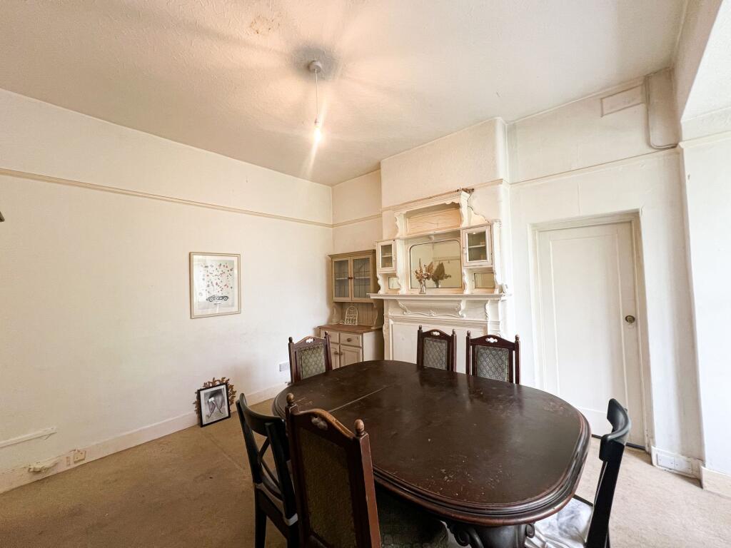 Aldersbrook Rd E12