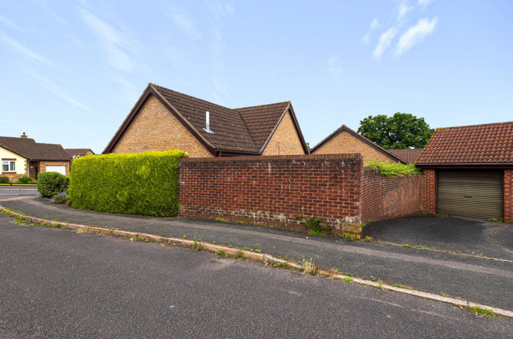 Driveway/Garage