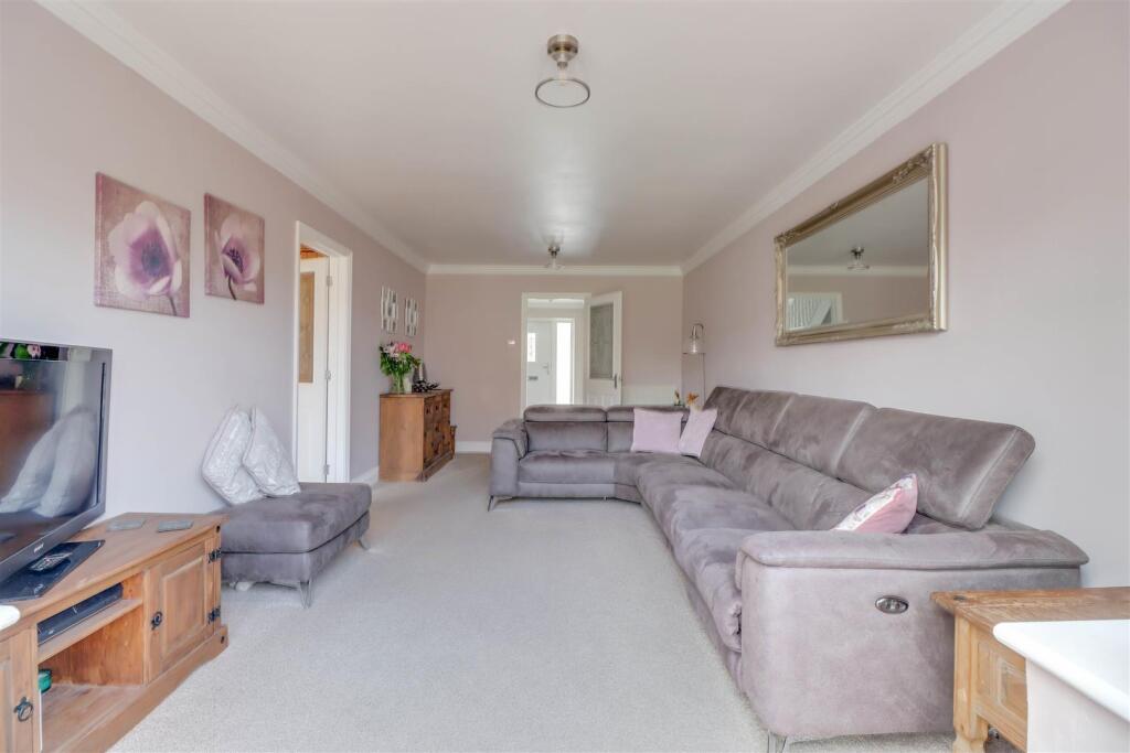 22 HIGHCLIFFE WAY_-15.jpg