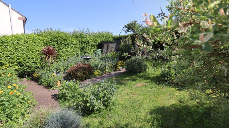FRONT GARDEN