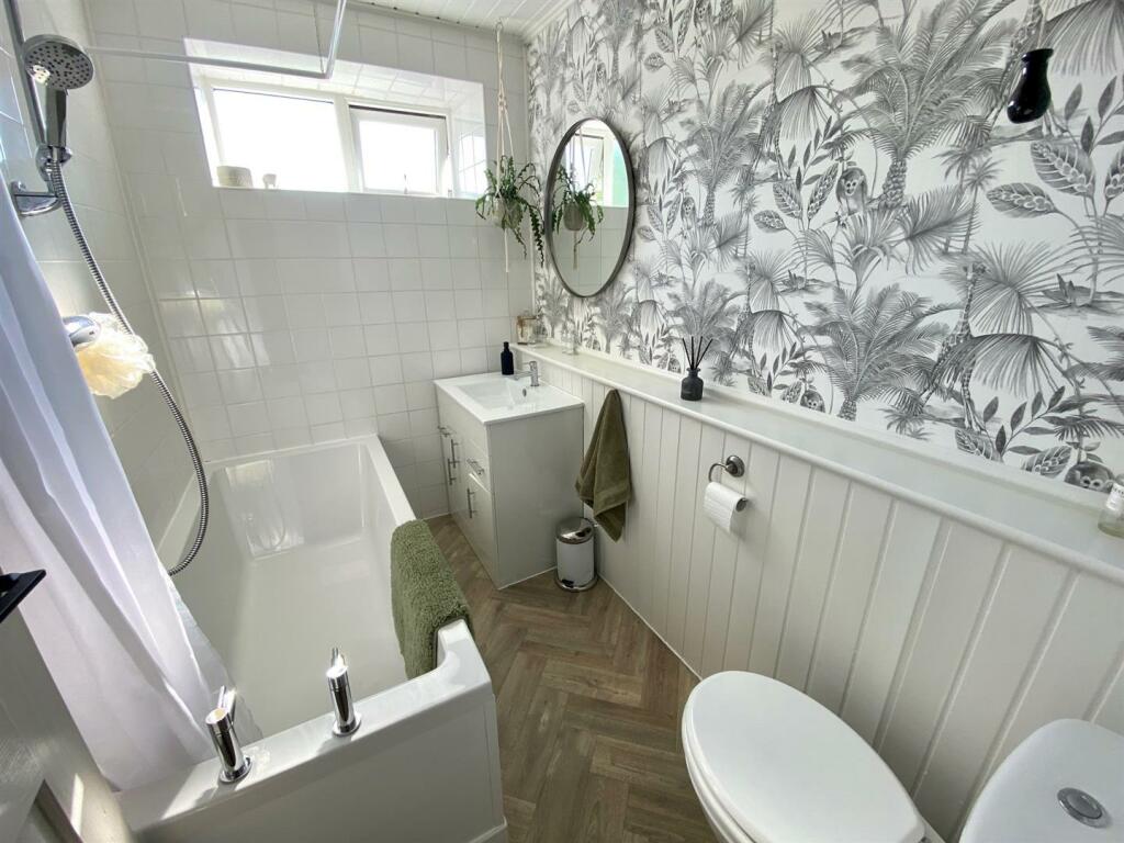 kitson hill road 179 bathroom.jpg
