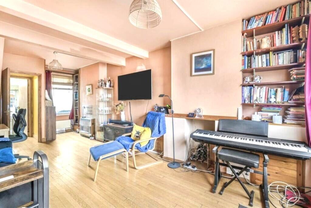 Living/Dining Roo...