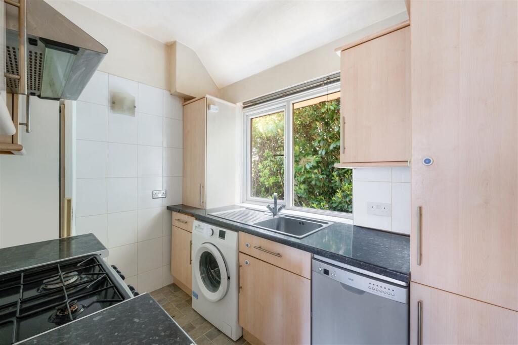 COURT FARM GARDENS (10).jpg