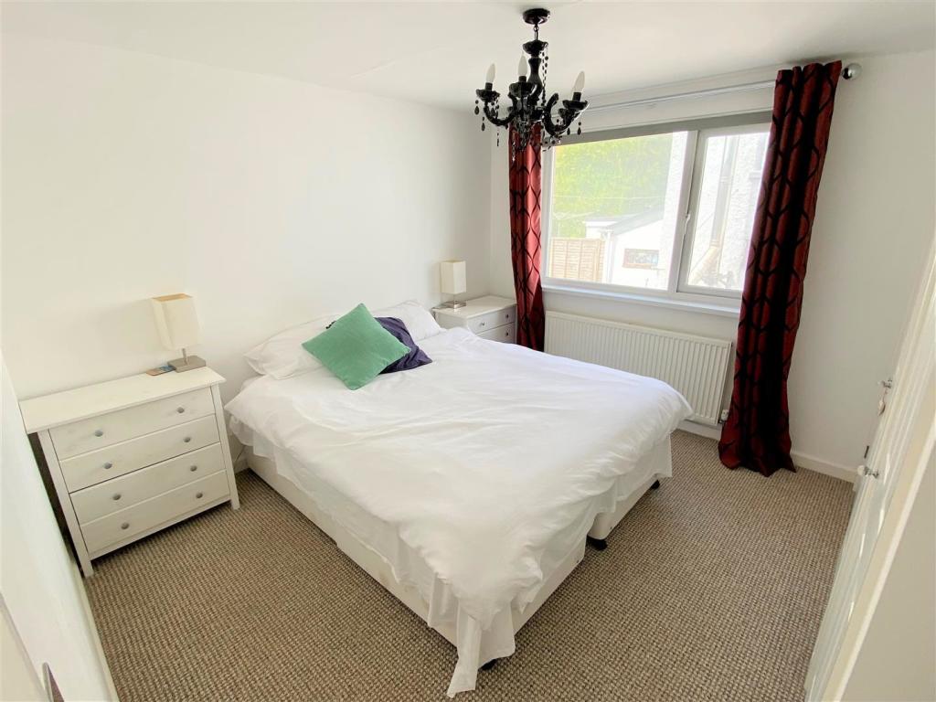 7 Riverside Court Bedroom 1