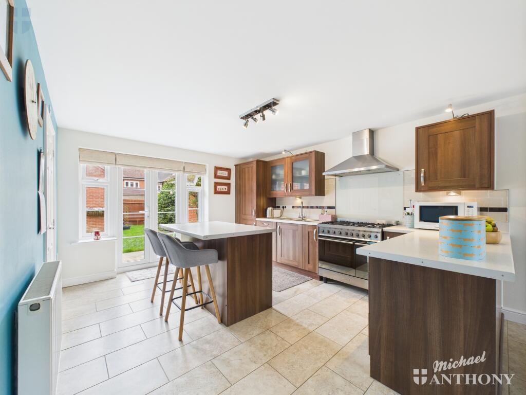 CAM03218G0-PR0735-STILL003