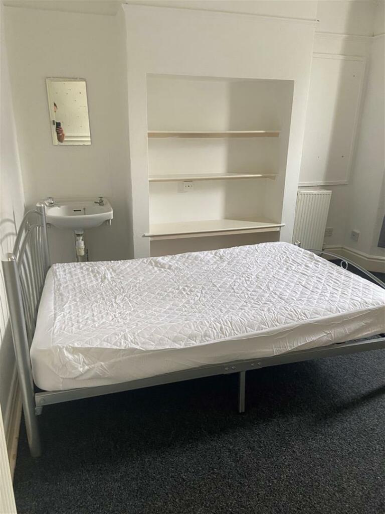 Bedroom 1.JPG