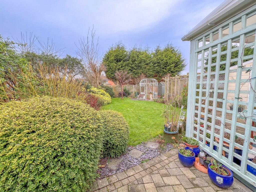 Hill Farm Avenue - Image-9.jpg