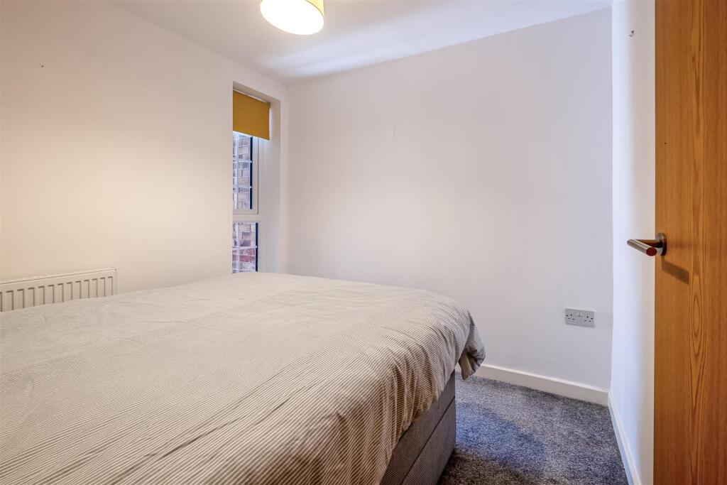 Flat 6, 16 Sherborne Avenue (3 of 13).jpg