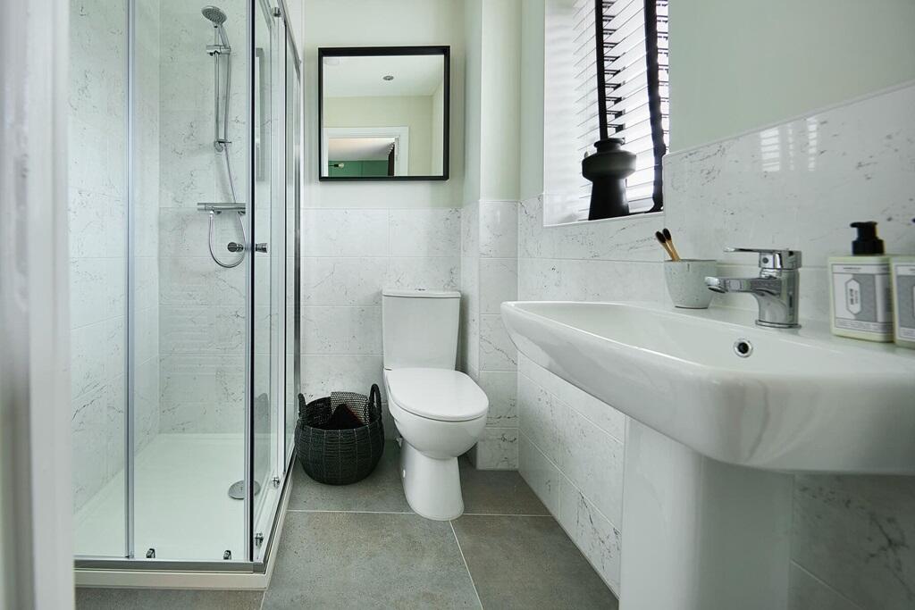 The main bedroom boasts its own en-suite shower room