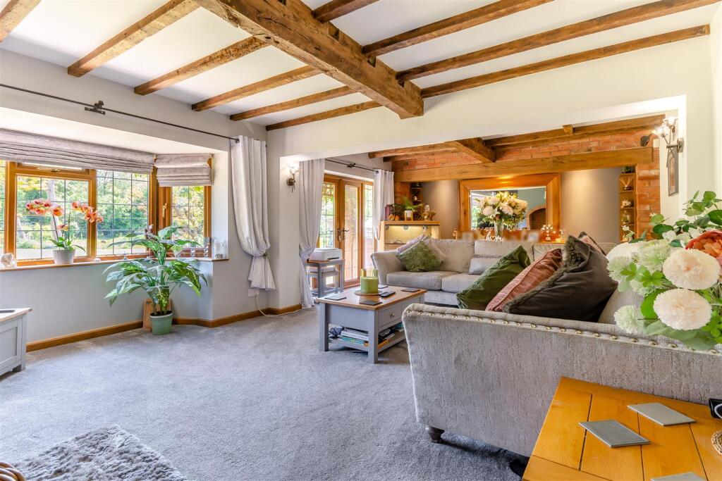 8647720-interior01.jpg