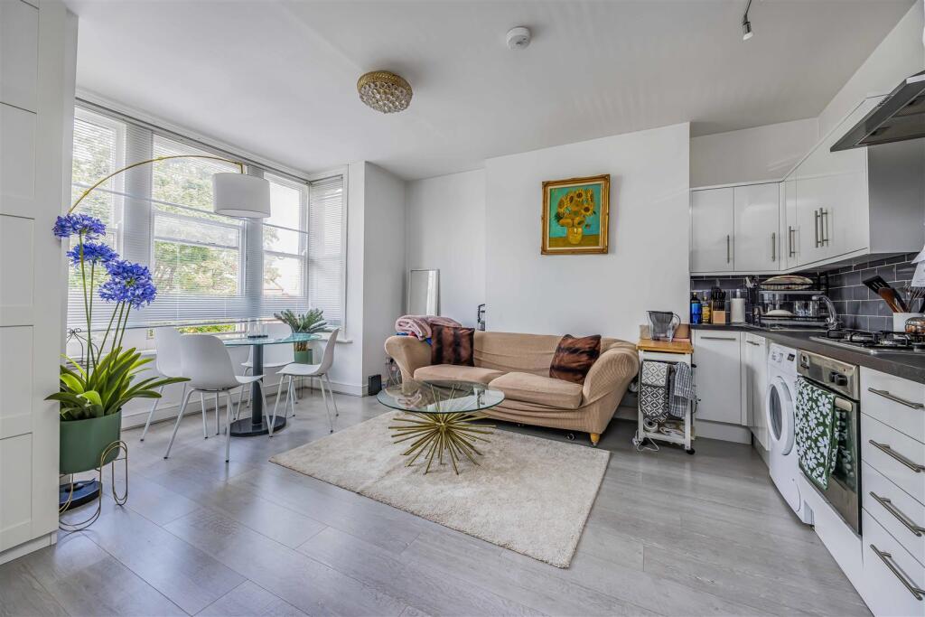 Flat 7, 12 Hampshire Terrace, Southsea-Small-Porti