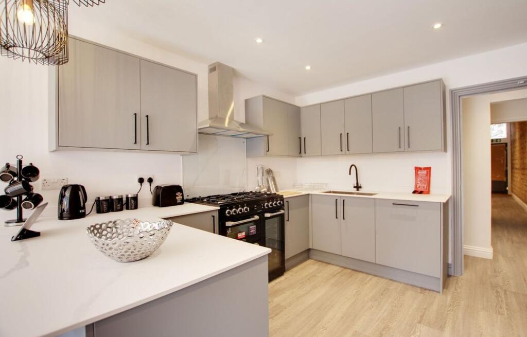 Communal Kitchen/Dining Area