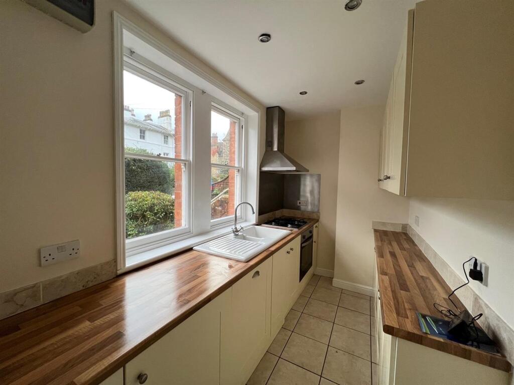 32a Abbey Road kitchen.jpg