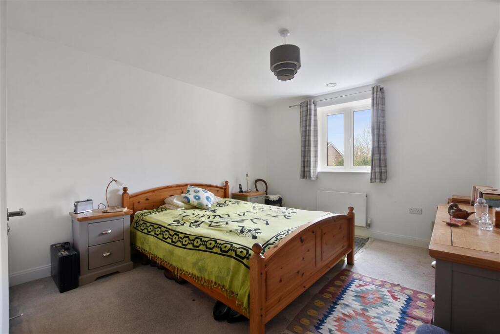 03-afbeGCMCS - 22 Mountbatten House - Bedroom -Ori