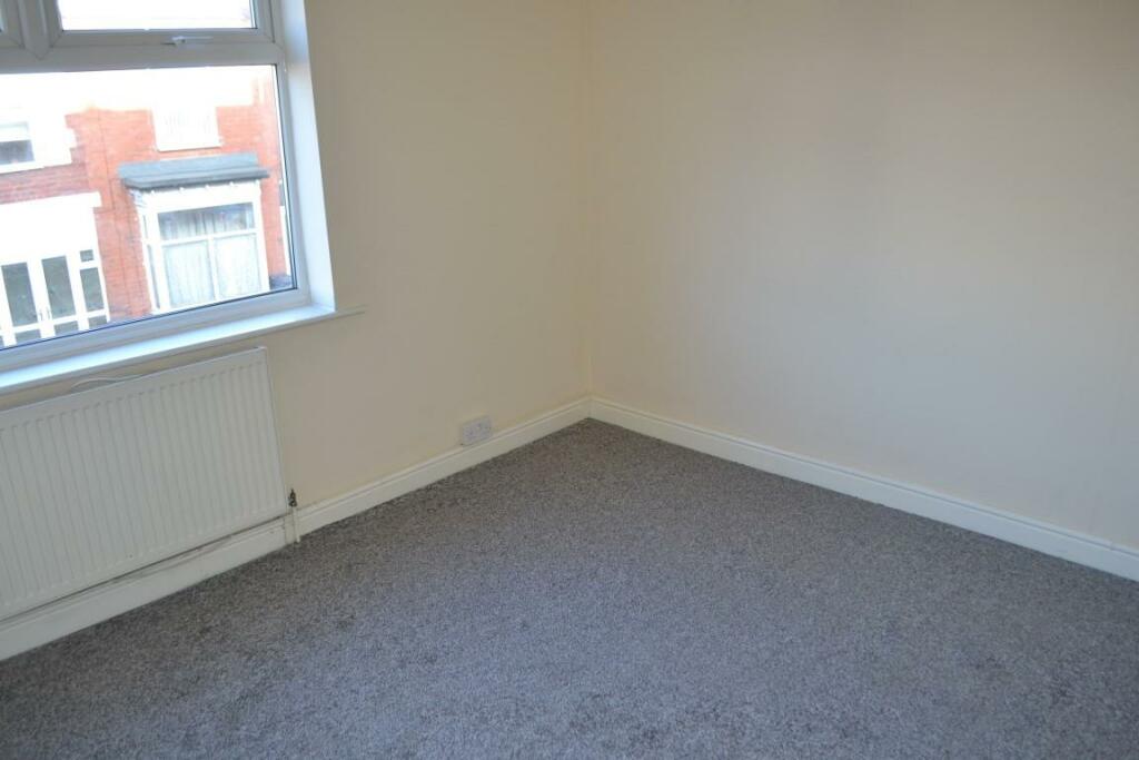 Bedroom 1 (Medium).JPG