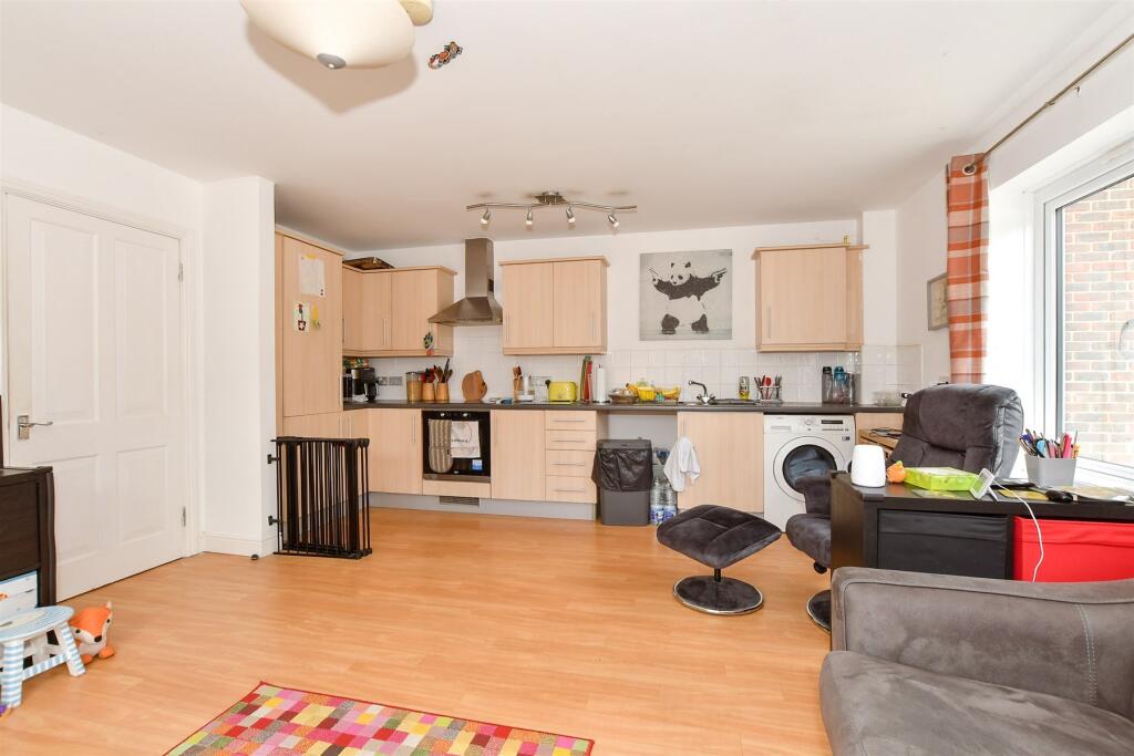 Lounge/Kitchen