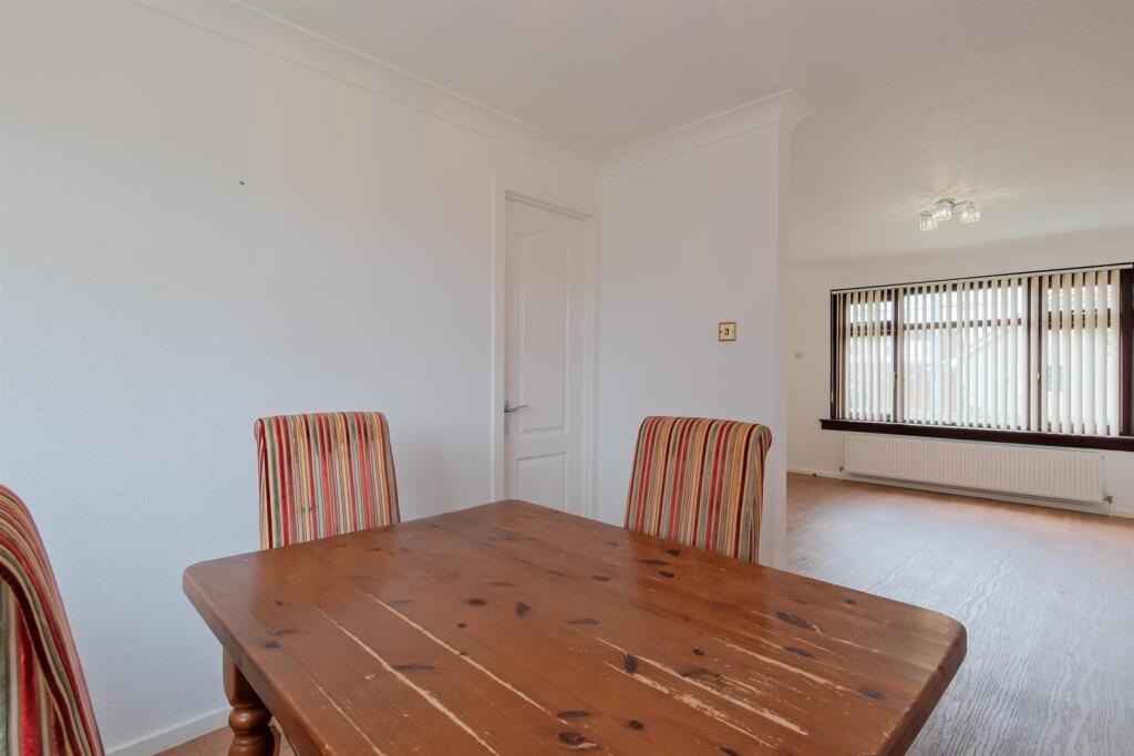 016-4 Gigha Quadrant Wishaw, ML2 0TE.jpg