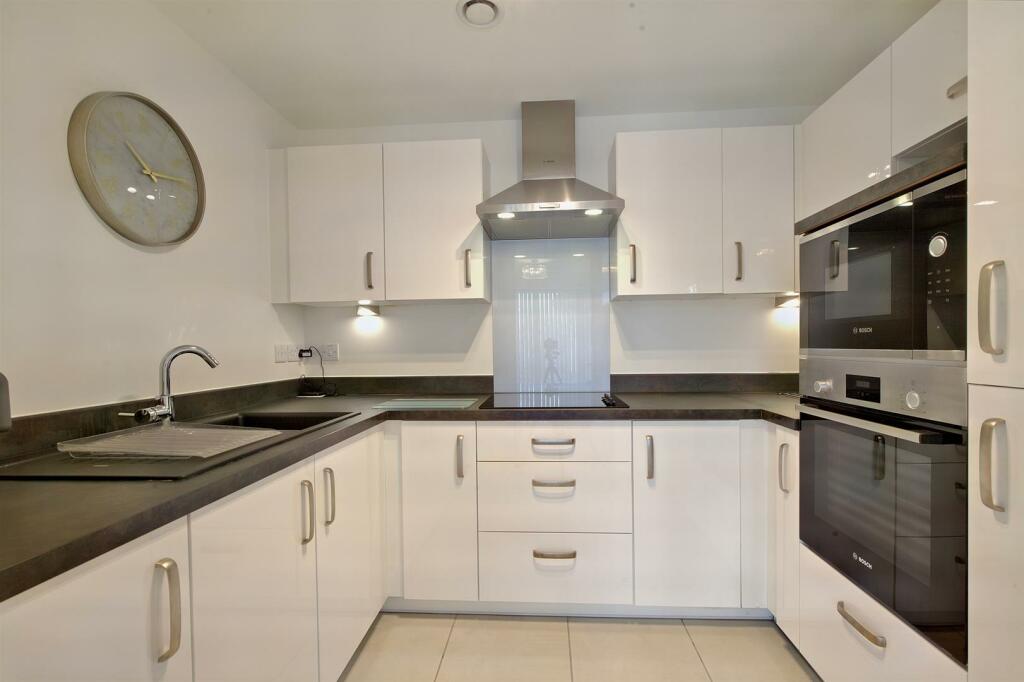 8547316-interior08-800.JPG