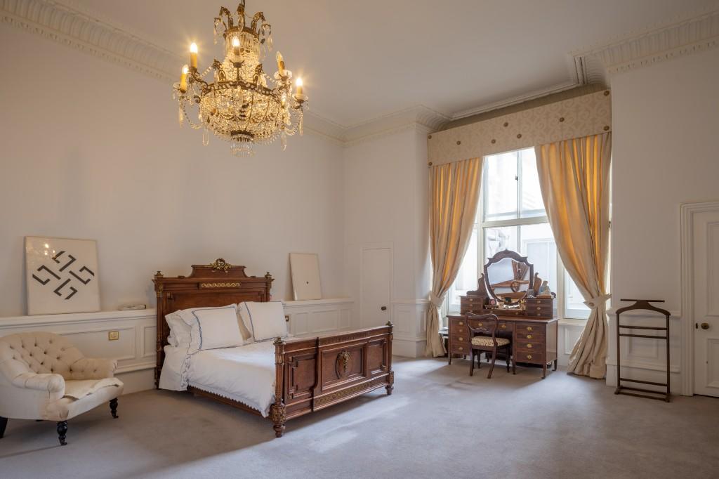 Principal bedroom
