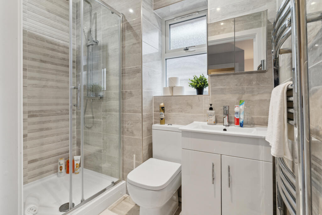 ensuitemasterbedroom