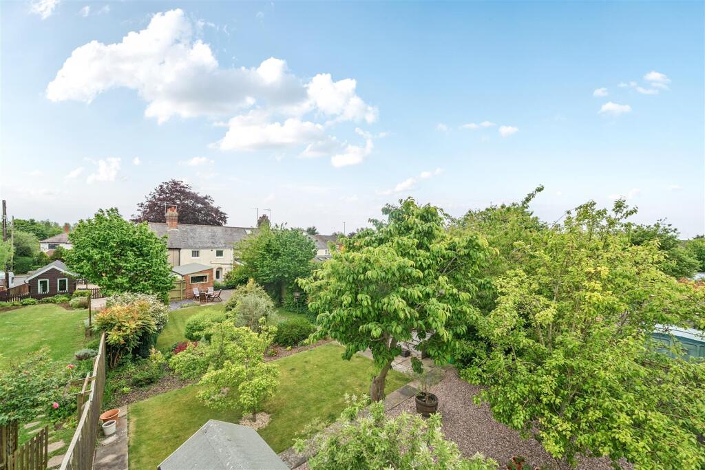 108 Brackley Road, Towcester