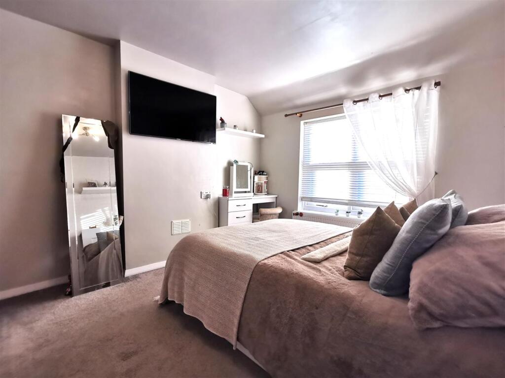 bedroom 2 1.jpg