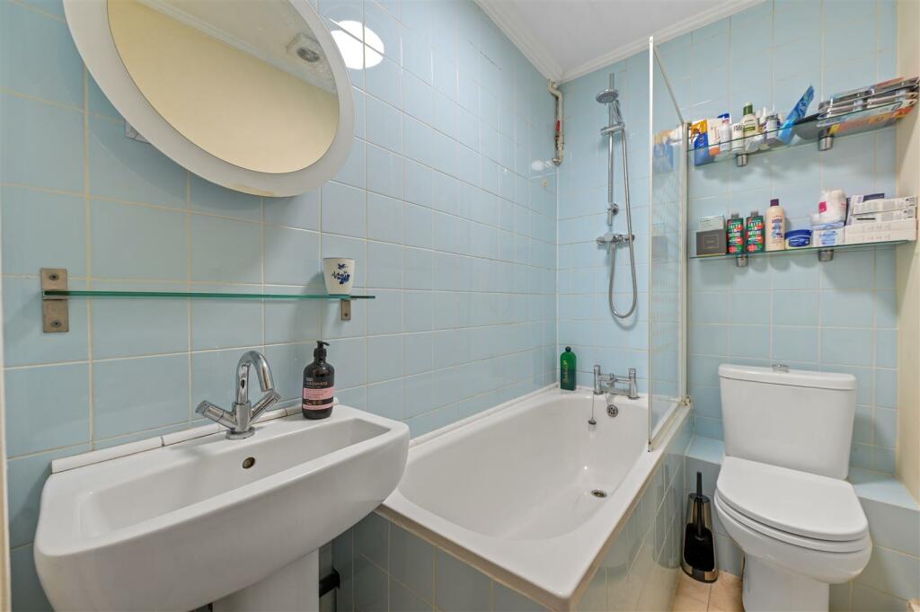 Gunterstone Road - Bathroom3 (1).JPG