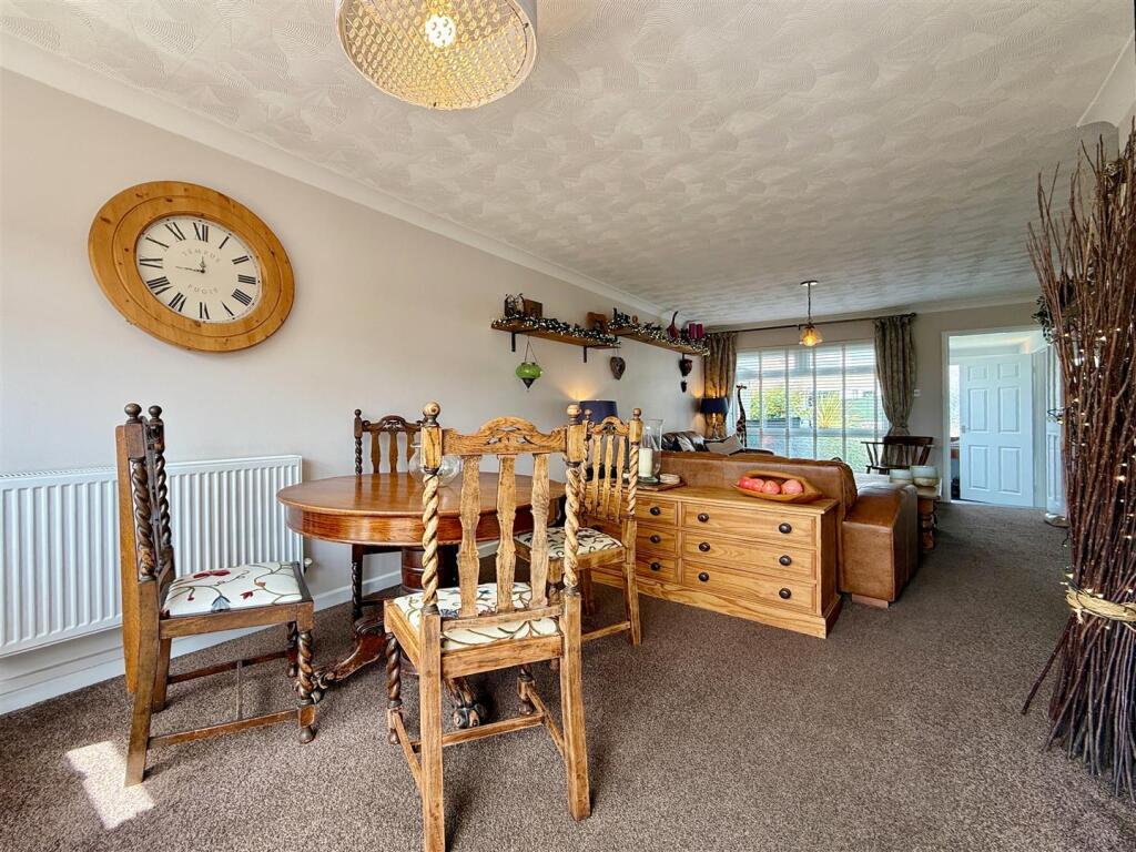 Dining Area Towards Lounge.JPG