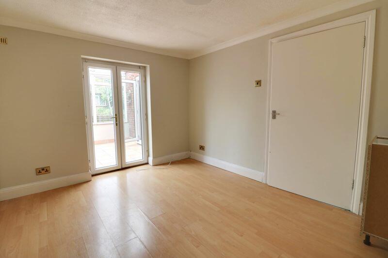 Dining room/Bedroom 4