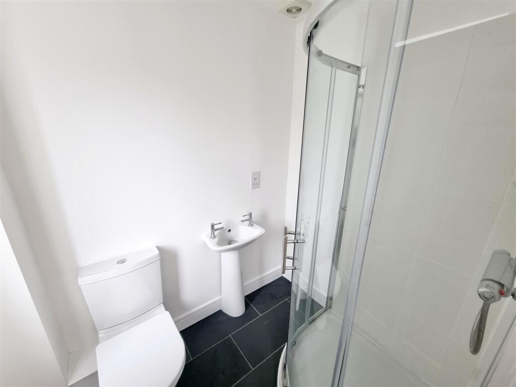 Ensuite 1.jpg
