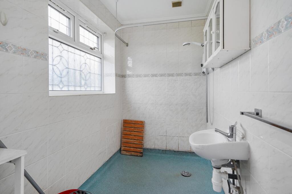 72 Sinfin Avenue, Shelton Lock, Derby, DE24 9EZ