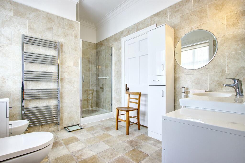 En-Suite Bathroom