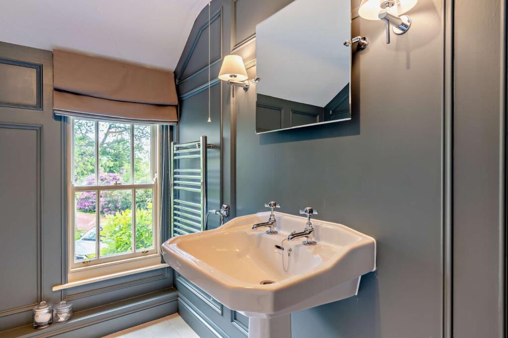 Bedroom 4 Ensuite