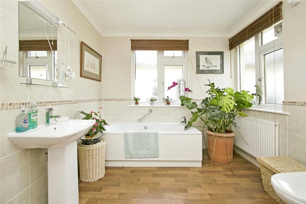 Bath/Shower Room
