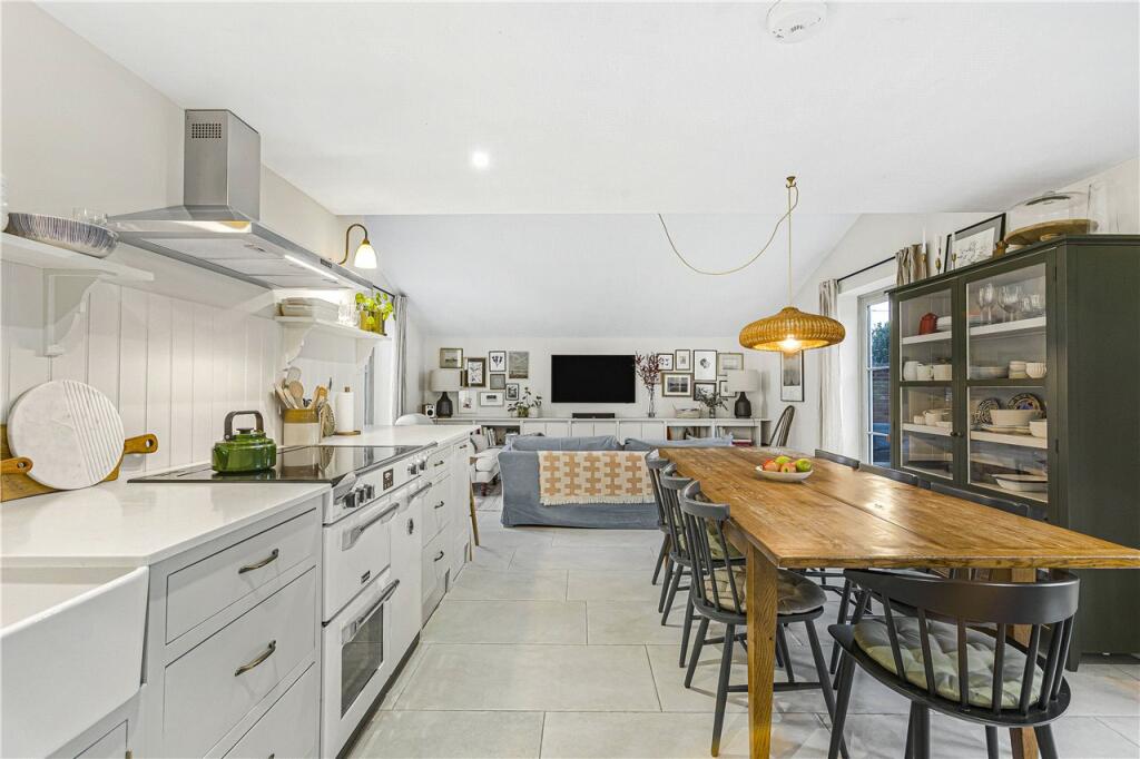 Kitchen/Dining Area