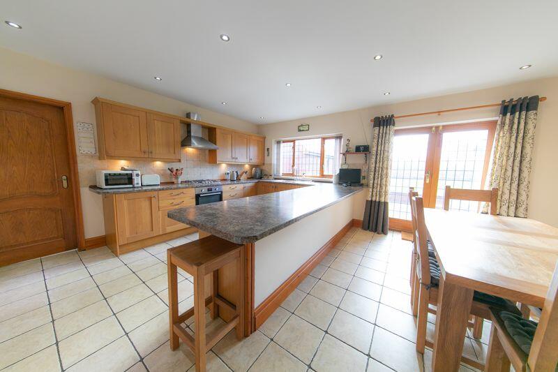 Kitchen &amp; breakfast room